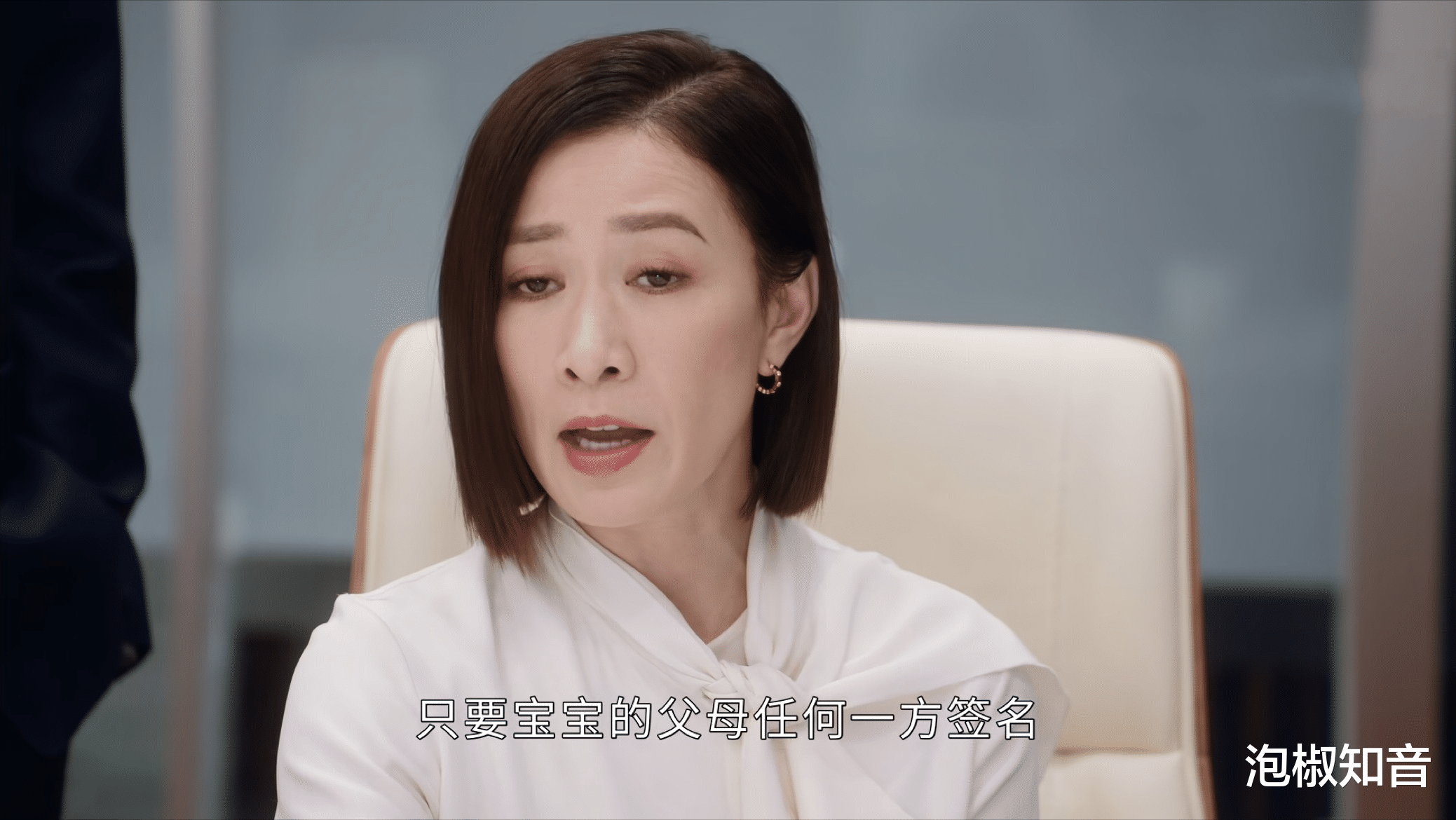 《新闻女王》:看到徐晓微厕所呕吐,才知道她背叛梁景仁真正理由