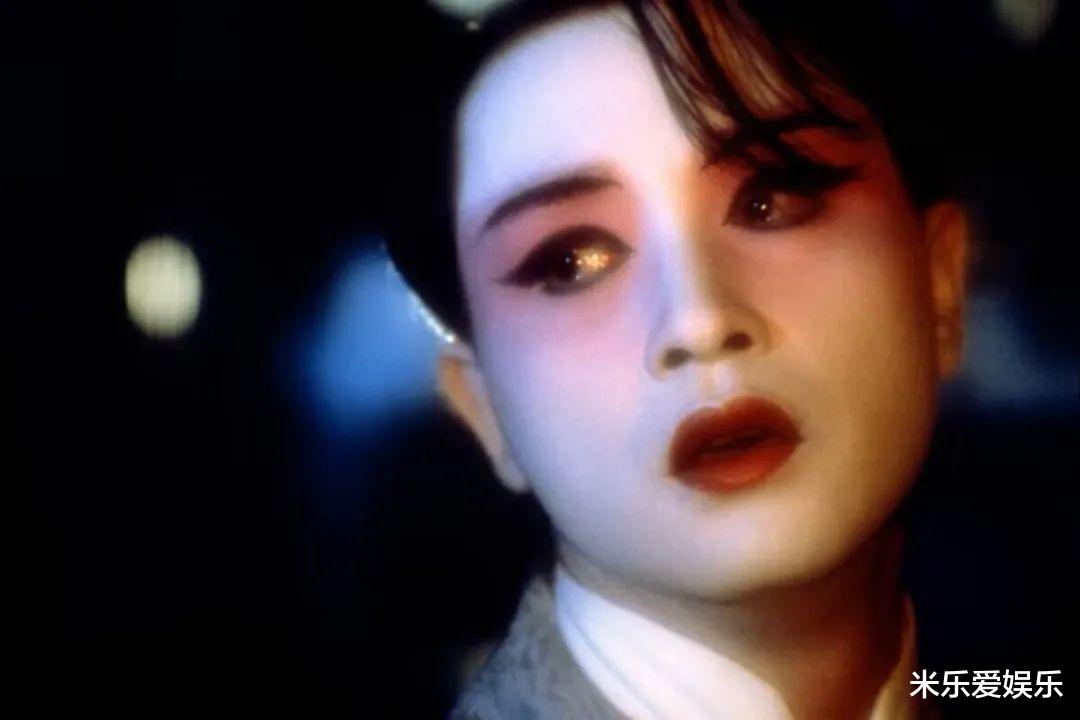 当年,张国荣的遗体被火化,5分钟化为灰烬,唐鹤德哭得像孩子