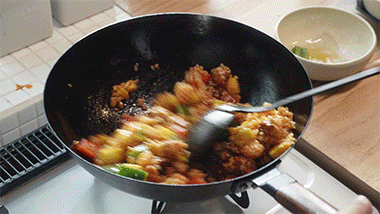 |为何只有中国炒菜，欧美人不炒菜？美教授：我们好像活在原始时代