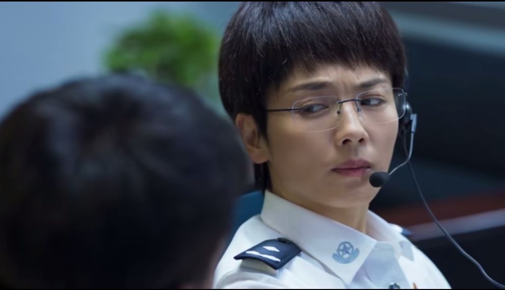 张歆艺 张歆艺瘦出排骨胸，蒋欣成纸片人，“白幼瘦”的风刮到了中年圈？