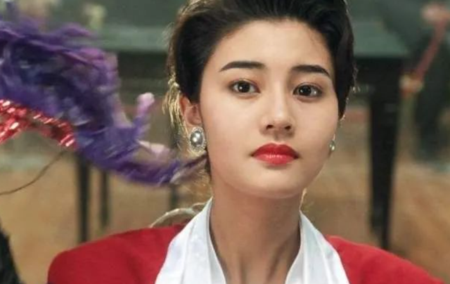 72岁刘銮雄变更遗嘱，前妻之子继承大部分财产，娇妻甘比被踢出局