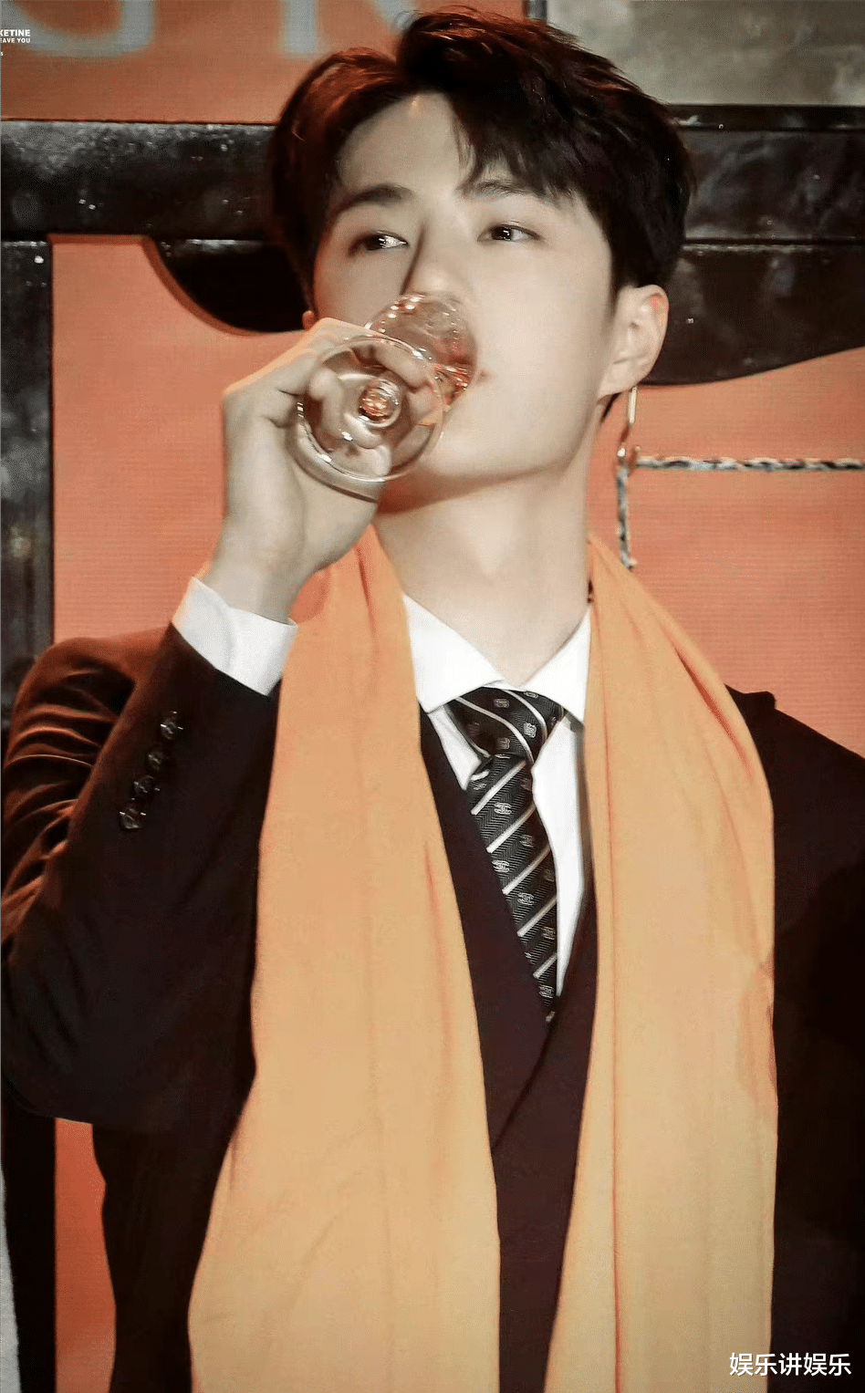 肖战|“去王一博化”成乐华主推,杜华很清楚,王一博做不了第二个杨幂