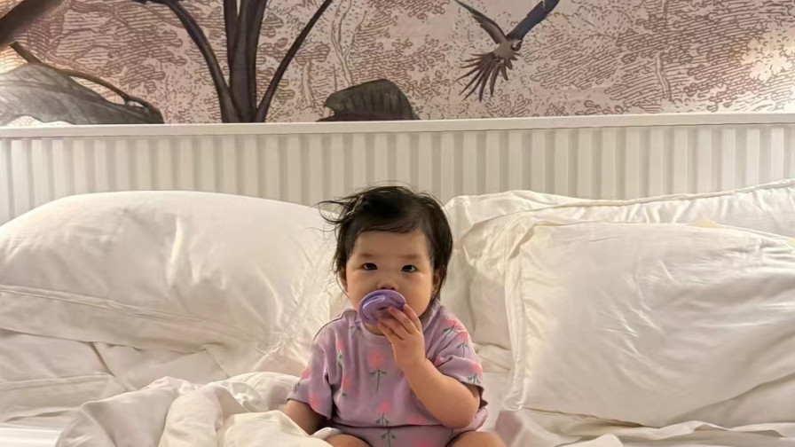 程晓玥到婆家第二天女儿阳了，与老公带爱女看急诊，心疼到落泪