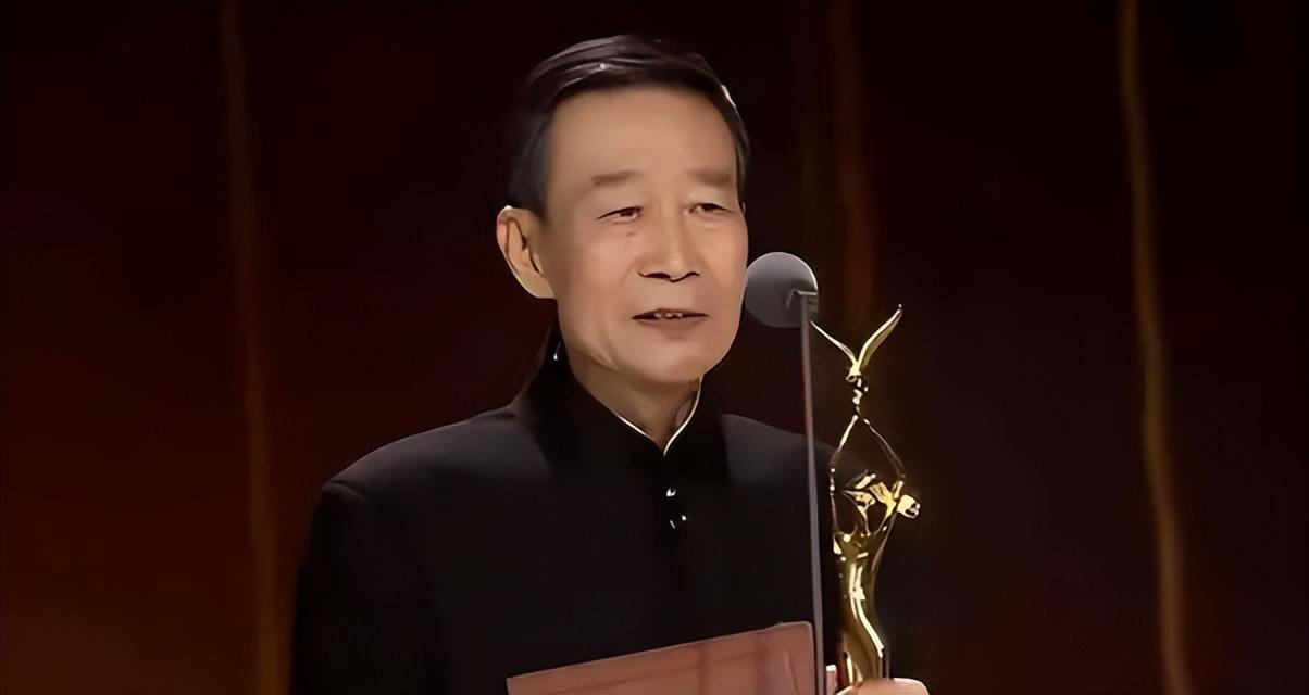 原来他就是李雪健的儿子,不靠父亲的地位全靠自己,名气不小