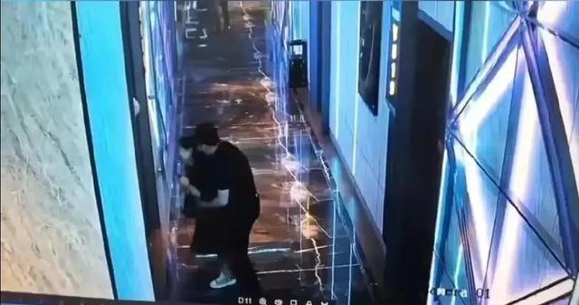 街道主任廖勇殴打居民,但这并不是第一次欺压百姓!曾多次被举报