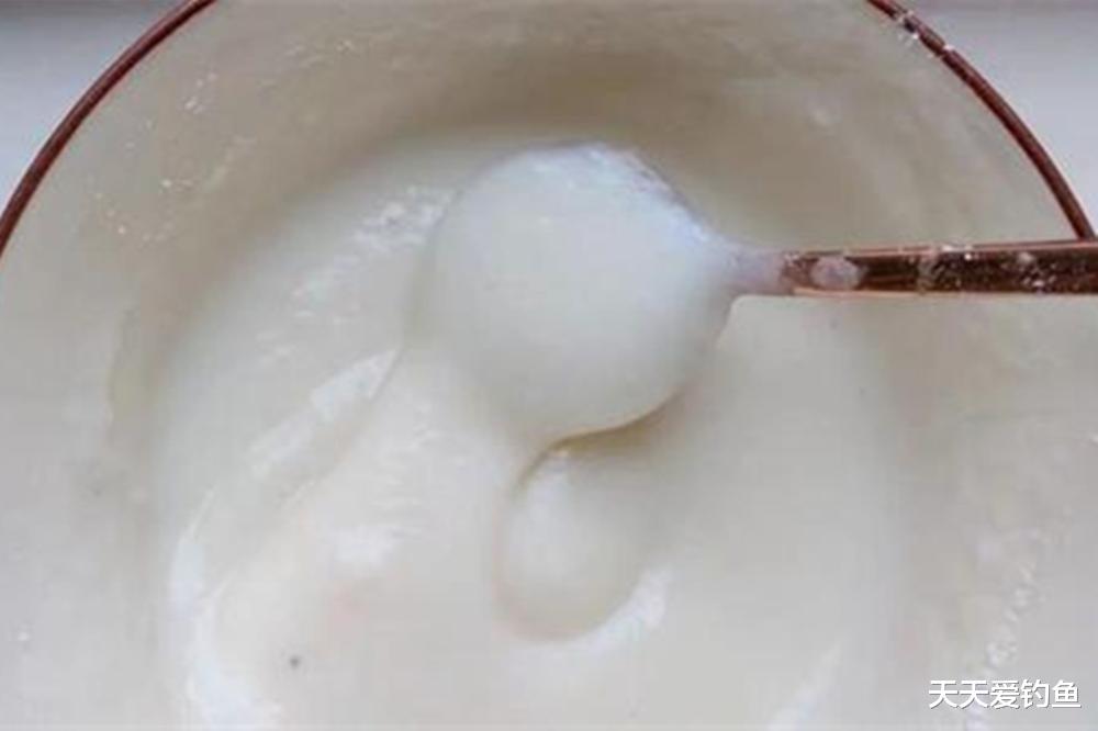 夏季鲫鱼不咬钩？分享几款大米饵料，上钩全是“大块头”