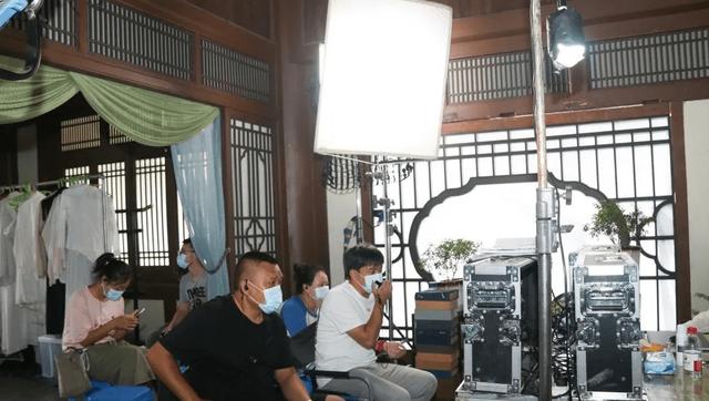 横店上千童漂现状:舍弃学业,带资进组,梦想一夜爆红住大别墅