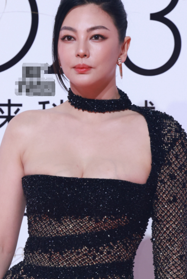 杭州红毯看点:李宇春的鞋,娜扎的身材,宋茜的心机,热巴的野心