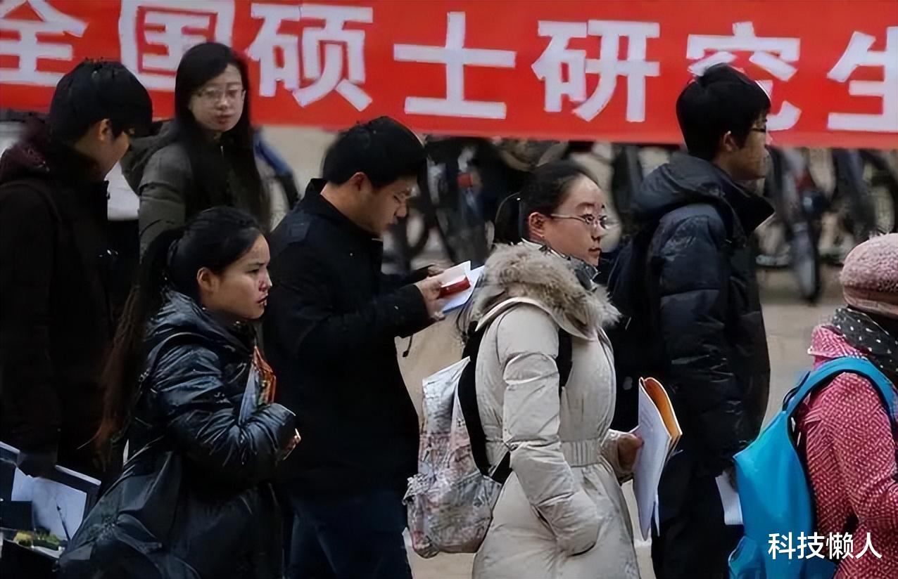 孔乙己|深圳流浪女：我本科毕业皮肤白皙，宁愿翻垃圾桶为生，也绝不上班