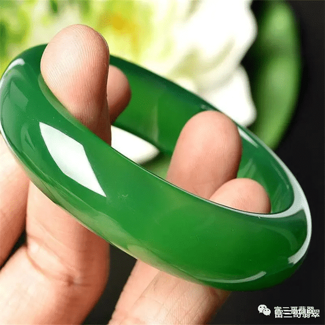 珍珠|玉髓到底算不算玉?玉髓跟翡翠该如何区分?