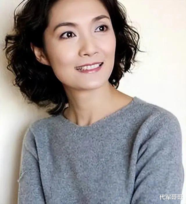 原来她已去世11年了，生前饱受癌症折磨选择离婚，如今前夫带女儿再婚