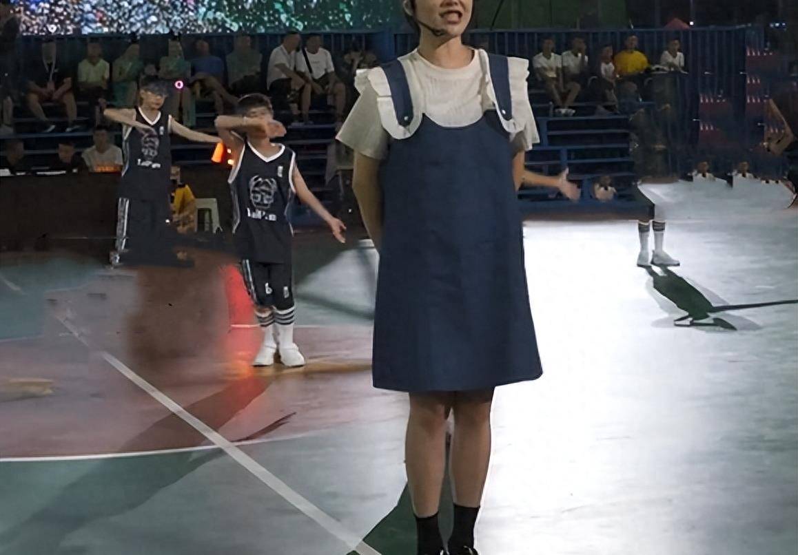 当初靠“美貌”走红,现在被嘲胖丑,挖呀挖黄老师算不算自食其果