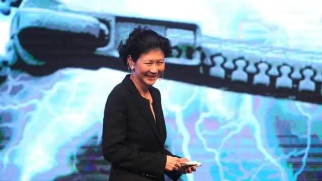 周凯旋陪伴李嘉诚多年，两人感情融洽，女方受访公开二人相处细节