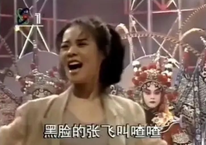 她是著名歌手，洗完澡从23楼跳下，起因竟是她打了别人“一巴掌”