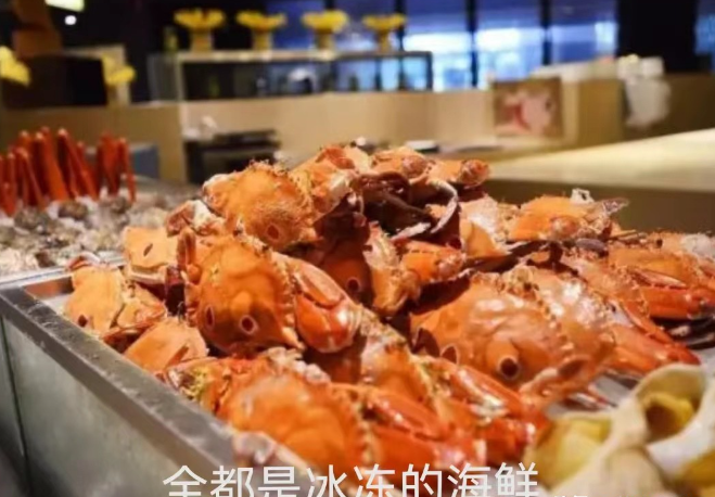 |江苏无锡,某自助餐宣称海鲜随便吃,龙虾鲍鱼管够,男子就想花358块钱尝尝!