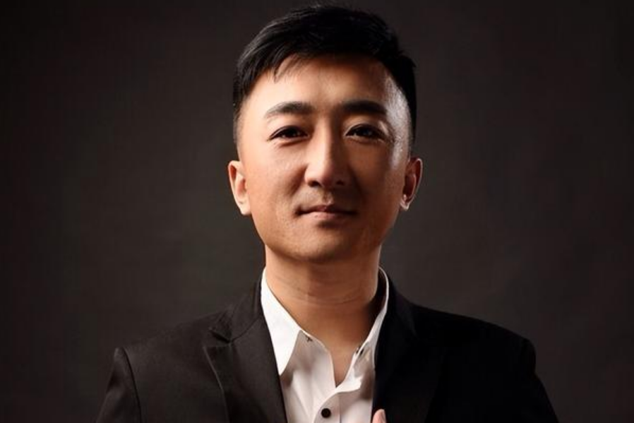 他是知名演员,40岁二胎得女,41岁突然离世将悲痛留给妻子与儿