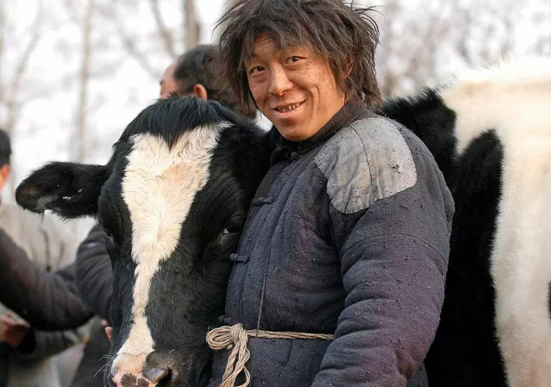 没想到,2023年才过一半,48岁黄渤竟以这样的方式,败光观众缘