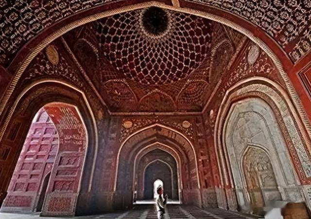 泰姬陵背后的惨剧:泰姬19年连生14个孩子,油尽灯枯死在了产床上