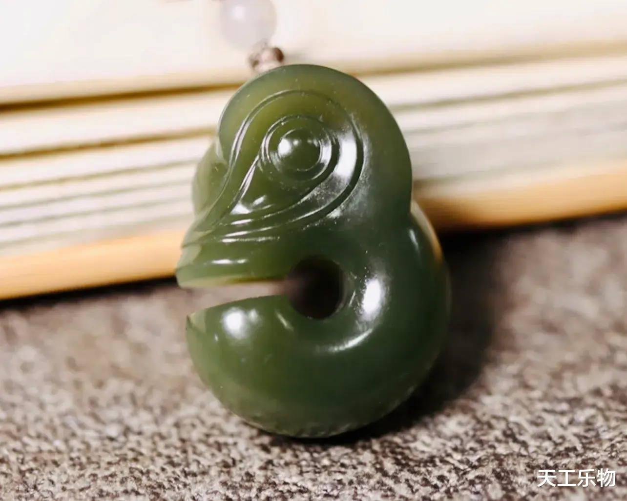 玉色不同效果不同！那些盘出来的彩色和田玉！