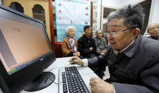 退休|60岁退休教师求职无门，委身医院做保洁。其他银发老人出路在哪里？