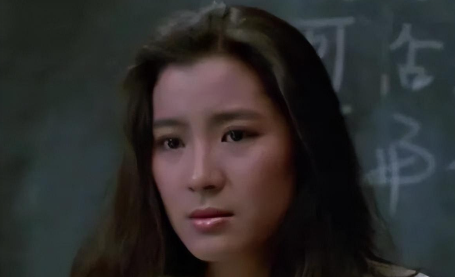 一场“暮年”婚礼，扯下了杨紫琼最后的“遮羞布”