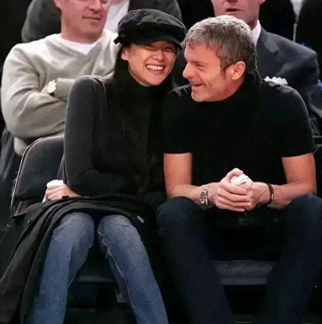 \峰怡离婚\曾8年画面全靠假 ！内幕大曝光，网友热议炸锅