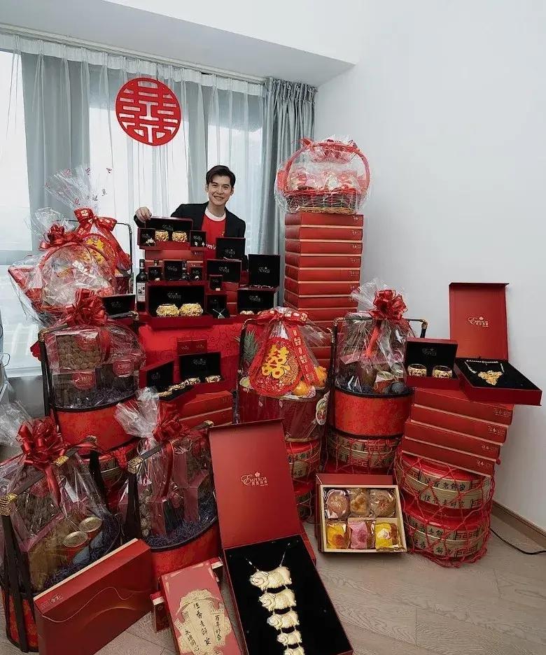 激光笔|又一香港千金风光出嫁！和老公甜蜜拥吻