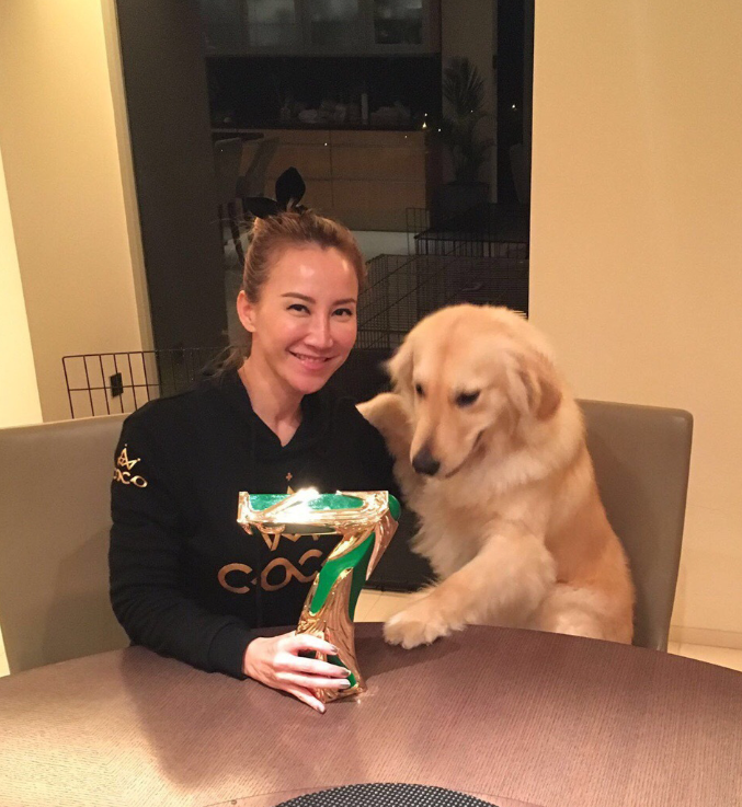 “巨星李玟”陨落，父母都是北大高材生，她的要强和原生家庭有关