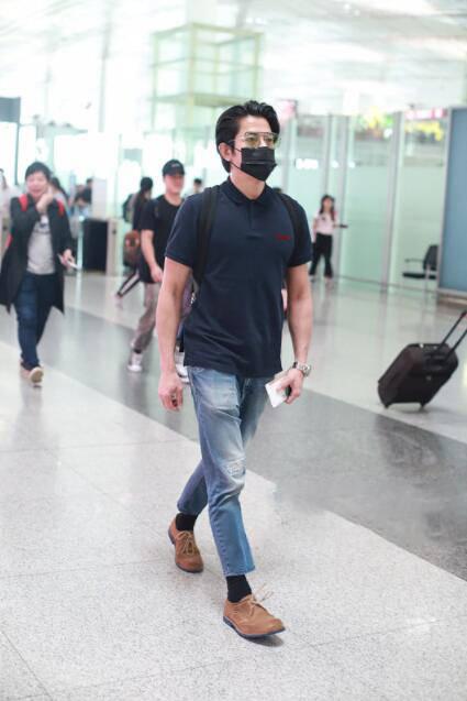 发型 事实证明，这才是57岁郭富城“反油腻”秘诀：衣不穿紧、发不过耳