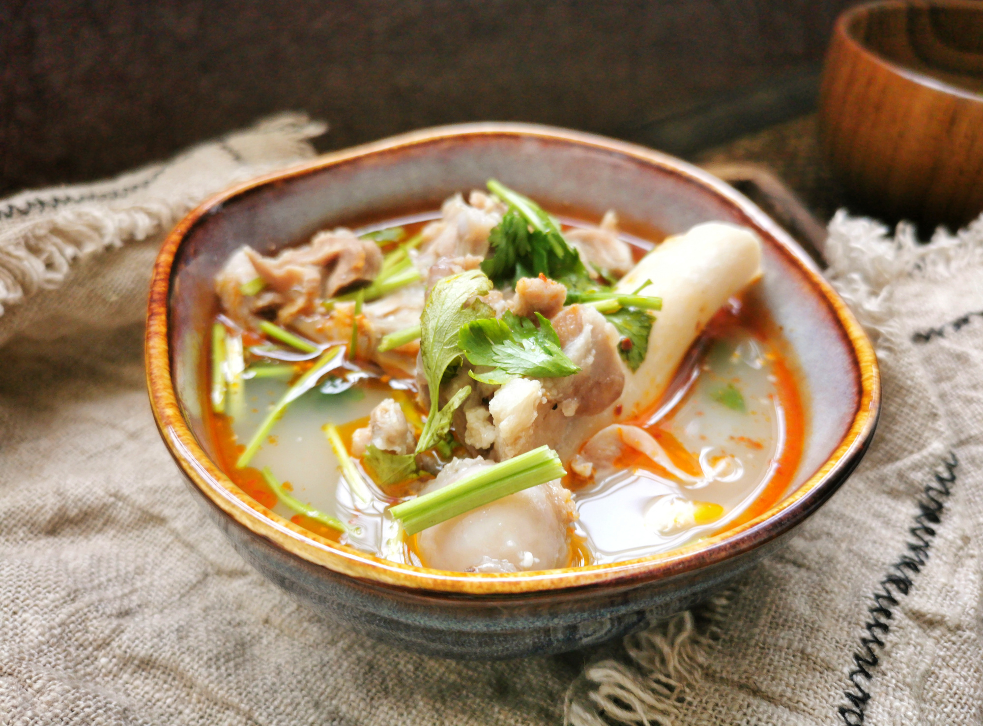 |炖羊肉汤，怎么做才能更香？大厨教你3个小窍门，汤鲜肉嫩又好喝