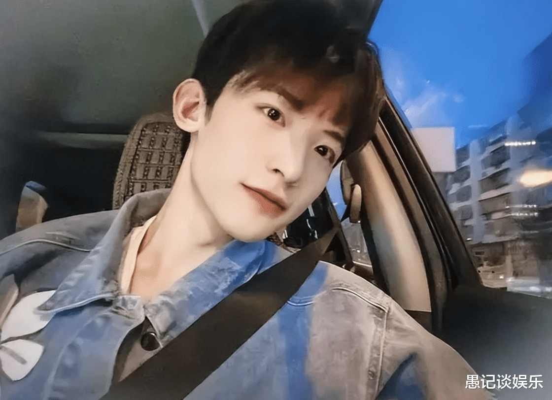 娱乐圈另类爱豆常华森:靠男三角色走红,讲高数给粉丝当福利