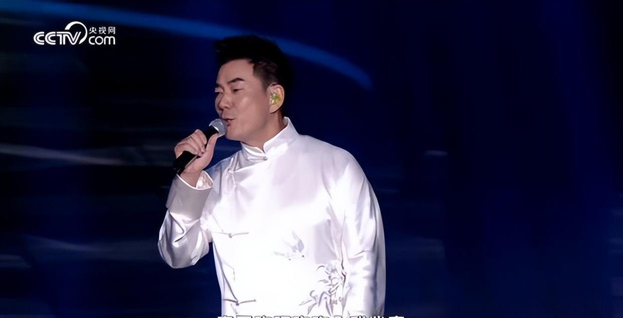 久违的音乐晚会，周笔畅又乱穿，谢娜跳脱放飞，周深深情有魅力