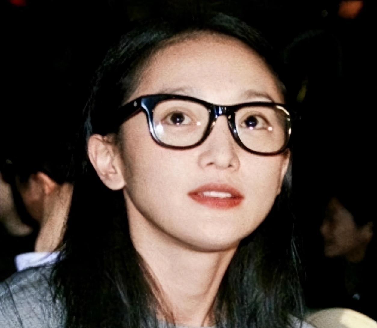 镜头前美若天仙，而真人黑瘦干瘪，这7位“上镜脸”的女星反差好大