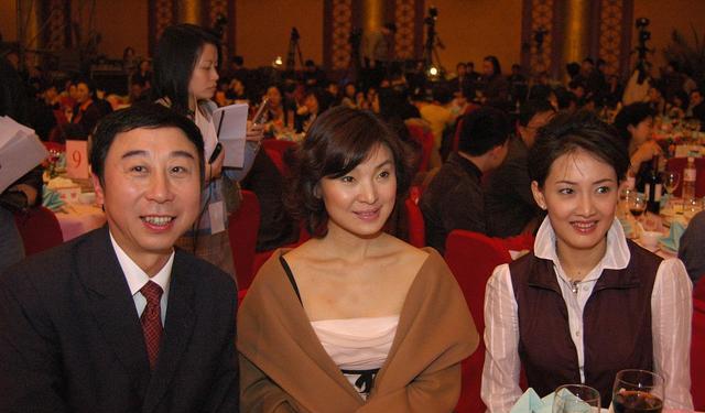 冯巩|冯巩为啥能上这么多届春晚?汪洋说他优点太多,网友:马屁拍上了