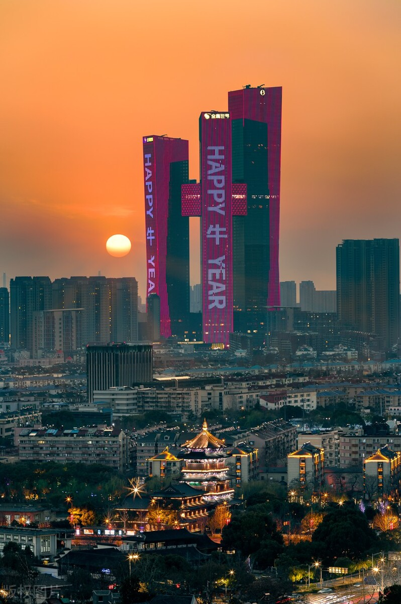 全球最高的三塔连体建筑——南京金鹰世界,造型极具雕塑感 - 文化资讯