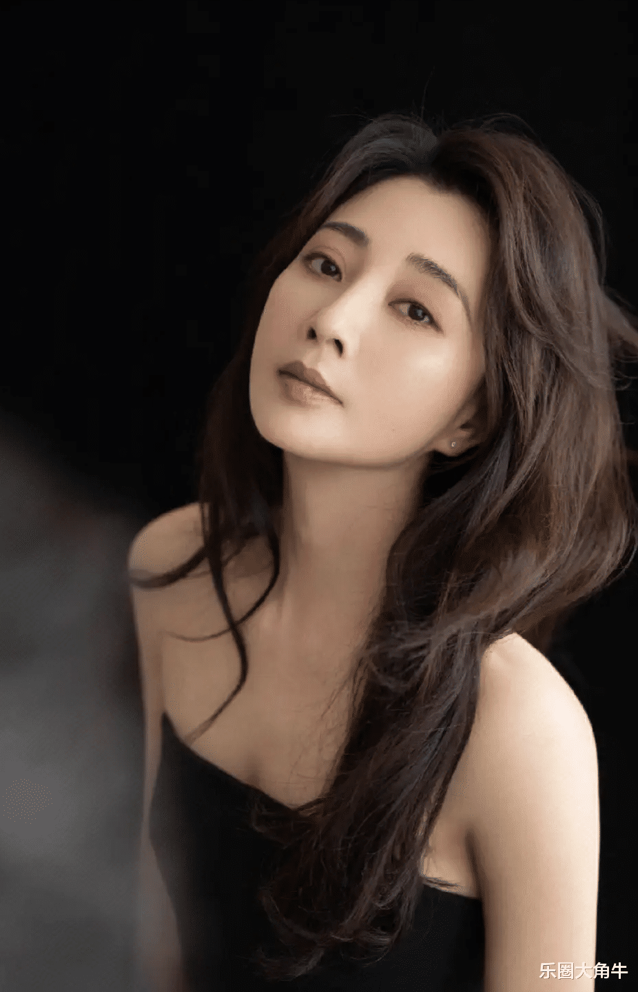 殷桃|殷桃：被入狱的前夫拖累，与国足前锋李金羽恋爱，如今过得还好吗