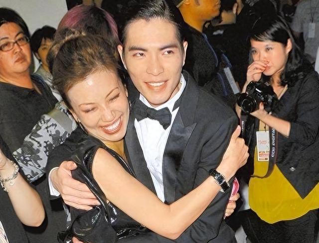 苏有朋“隐婚”15年的妻子被曝光,身价50亿,难怪当年不娶林心如