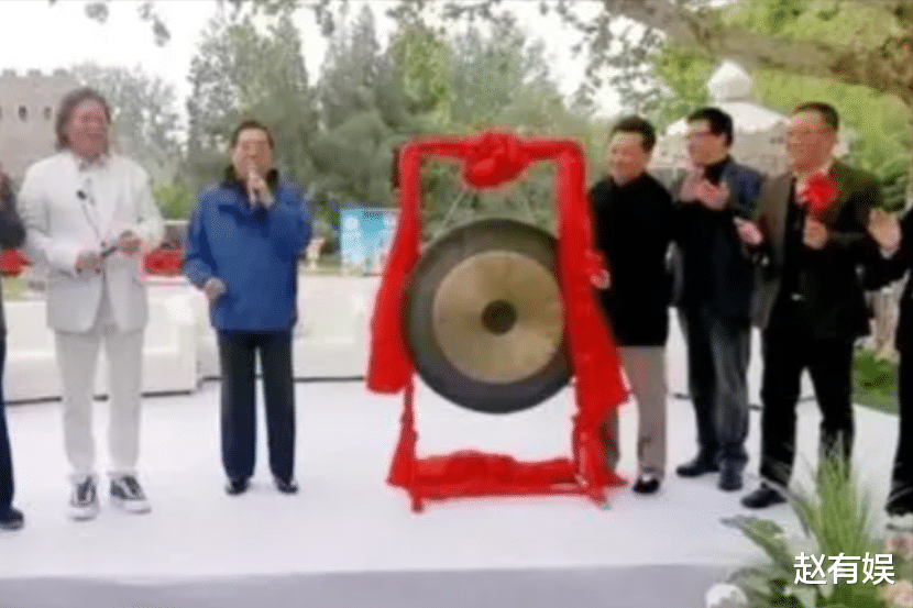 李双江|好走不送！84岁李双江被曝放弃每月3万退休金，带儿子移民国外