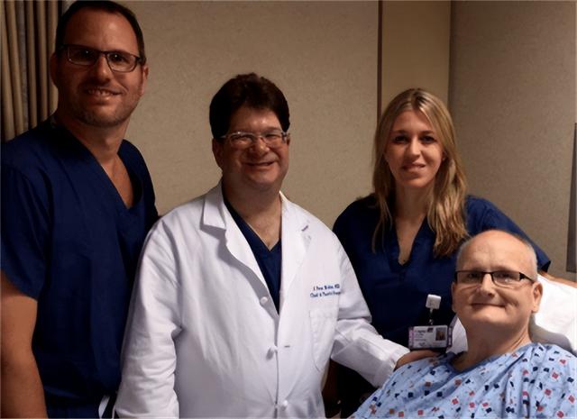 他体重曾达1016斤，喝毒药都被肥肉吸收，医生：死后得送去屠宰场