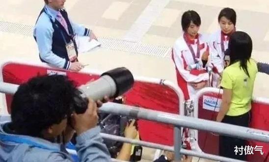 郭晶晶|香港慈善晚宴这一夜，郭晶晶撕阔太面具，将豪门名媛的脸都打肿了