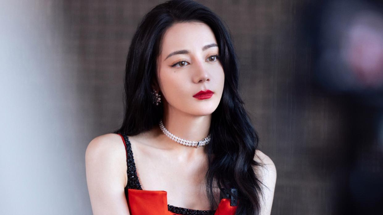 《花少5》名单曝光，5女2男出国游，迪丽热巴领衔热度，撕不起来