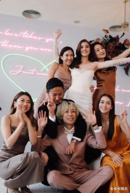 程晓玥晒与吴千语合照，富二代丈夫露面，仪表堂堂温文尔雅很优秀