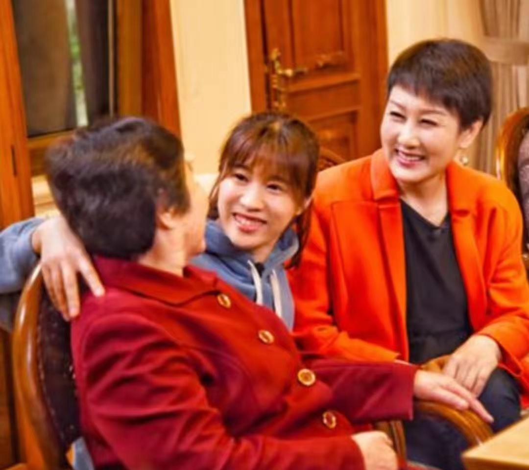 华强方特|“一级演员”张凯丽:被足力健搞“臭”,因“横行霸道”付出代价