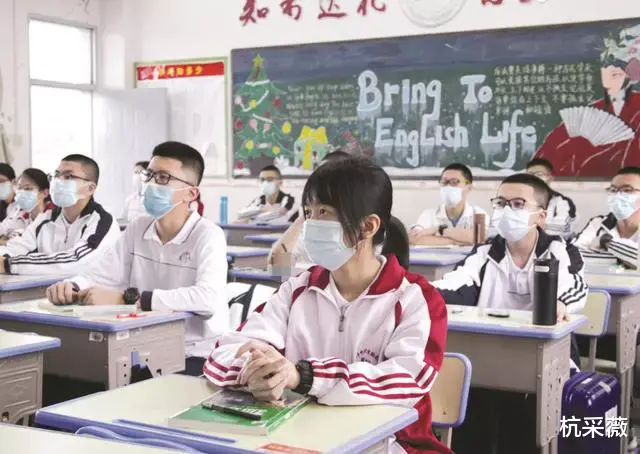 招聘|师生互殴，只因学生考10分师生爆发冲突从教室打到办公室