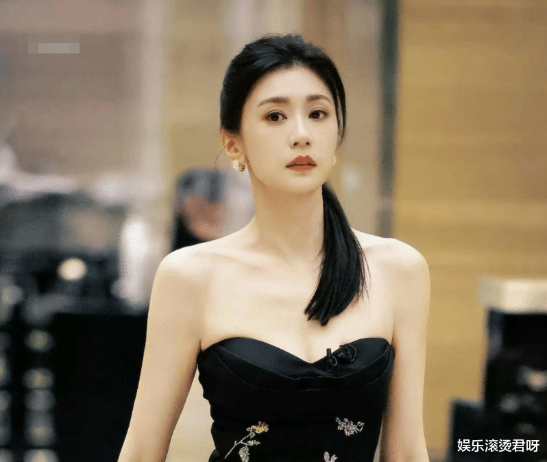 贾静雯|贾静雯现实中状态如何?录《浪姐4》被跟拍,48岁无修图让人看愣