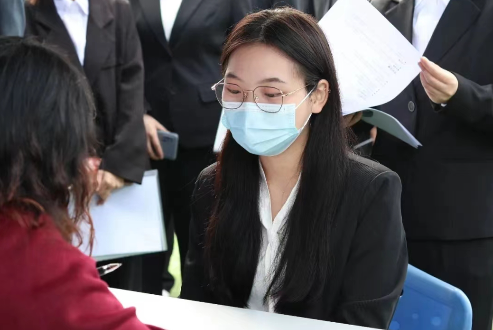 求职|985研究生迎来“延毕潮”,为了留在学校主动挂科,原因引起争端