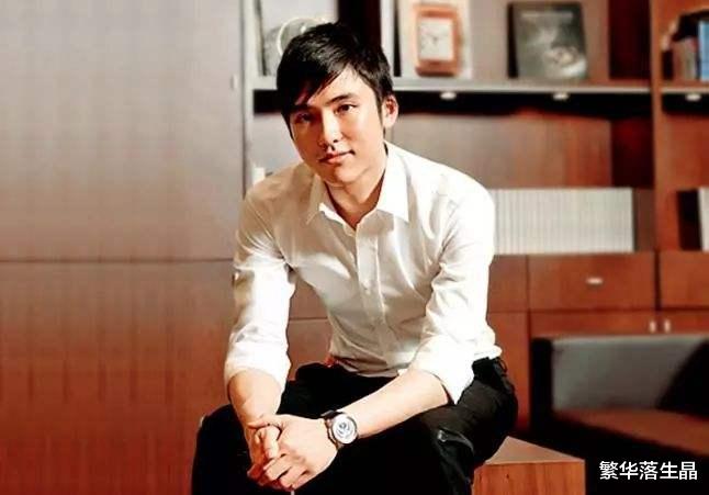 汪圆圆回上海老家游玩,带子女吃路边摊,婚后与老公感情甜蜜