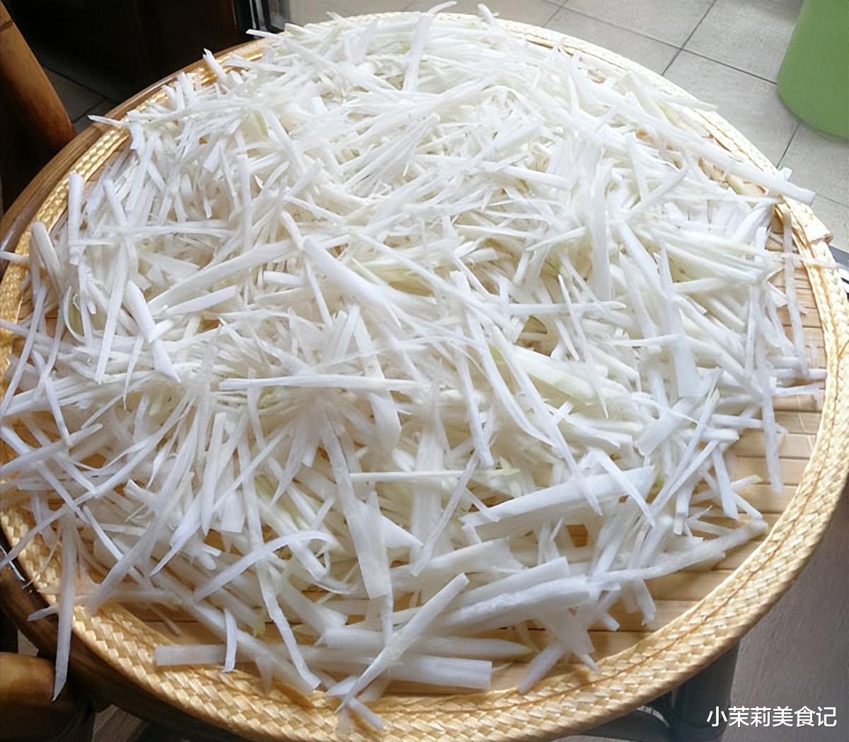 芥菜|腌芥菜，最忌切完直接腌，83岁奶奶教2招，嚼起来又脆又香没苦味