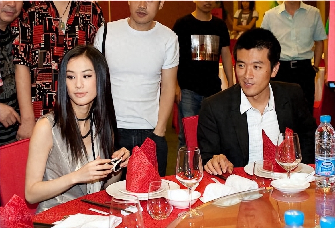 藏了8年才公开身份，一年两亿零花钱，她的故事远比你想得更精彩