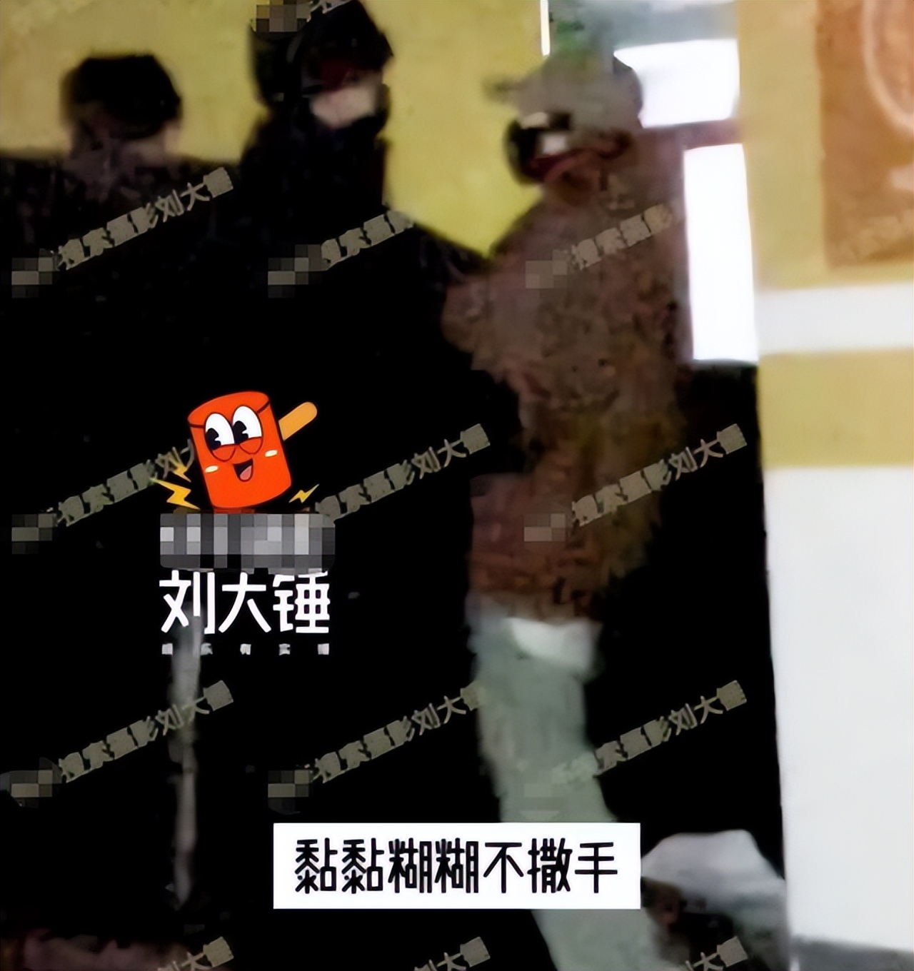 33岁歌手胡夏恋情曝光，与素人女友停车场暧昧搂抱，大幂幂实惨